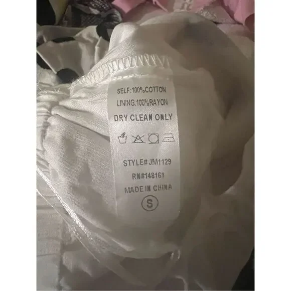 J. Marie White Mini Skirt with Black Embroidery Size S - Picture 9 of 9